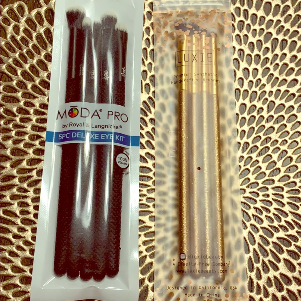 Eyeshadow brushes
